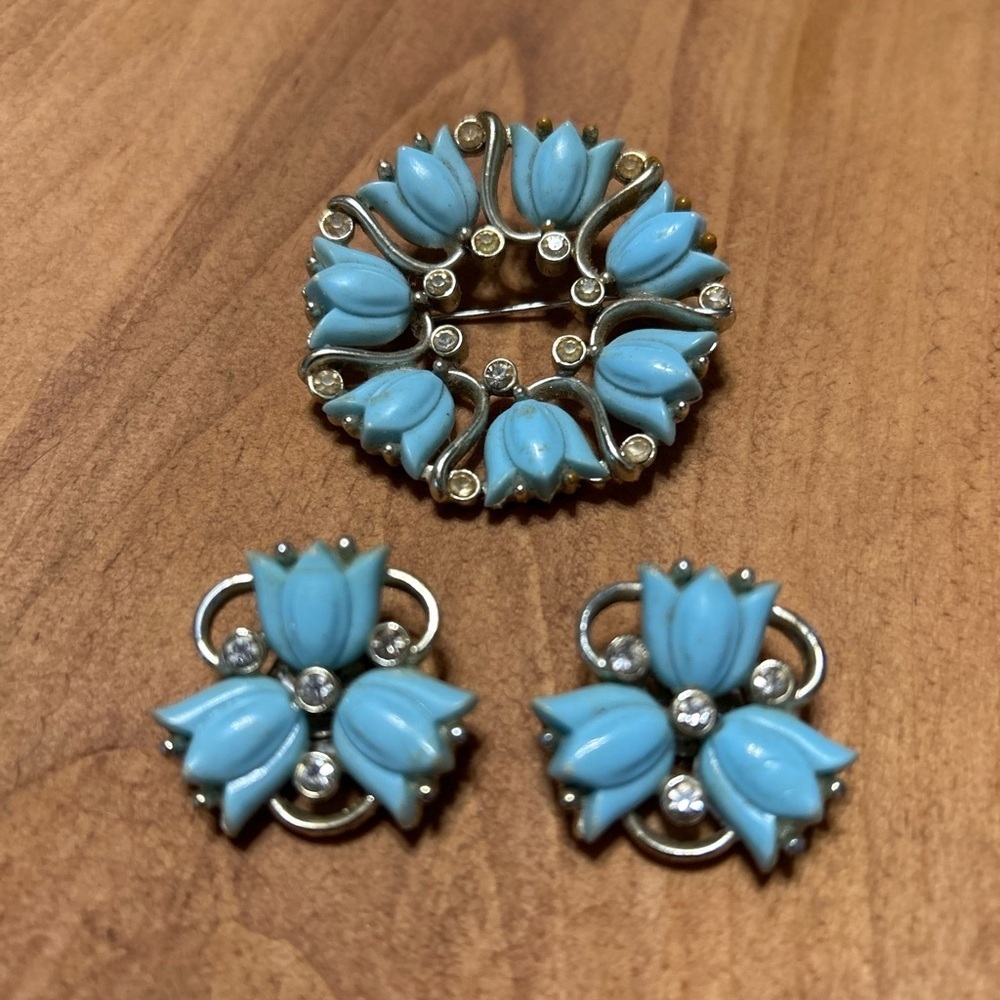 Vintage Kramer Broach and clip on earrings Floral Set - Picture 5 of 6
